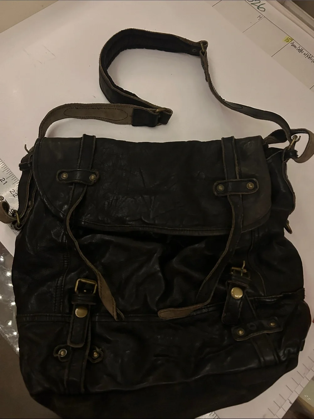 Black Men's Leather Messenger Bag - Classic Crossbody